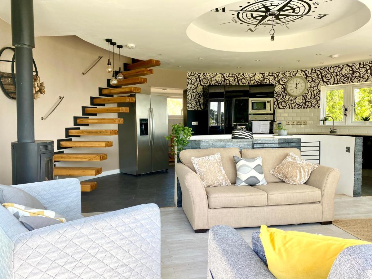Bay View Veranda: Lyme's 3-Story Coastal Retreat Lyme Regis Exterior photo